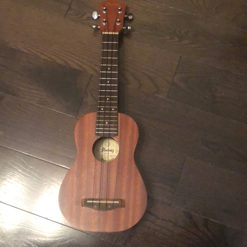 Ibanez Ukulele UKS10